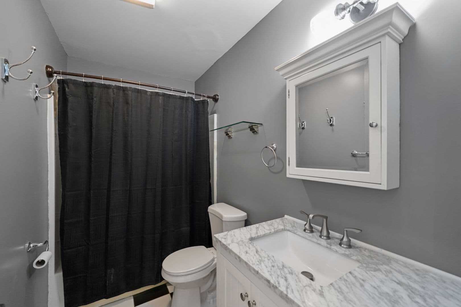 Savannah House: 1224 East Henry Street
