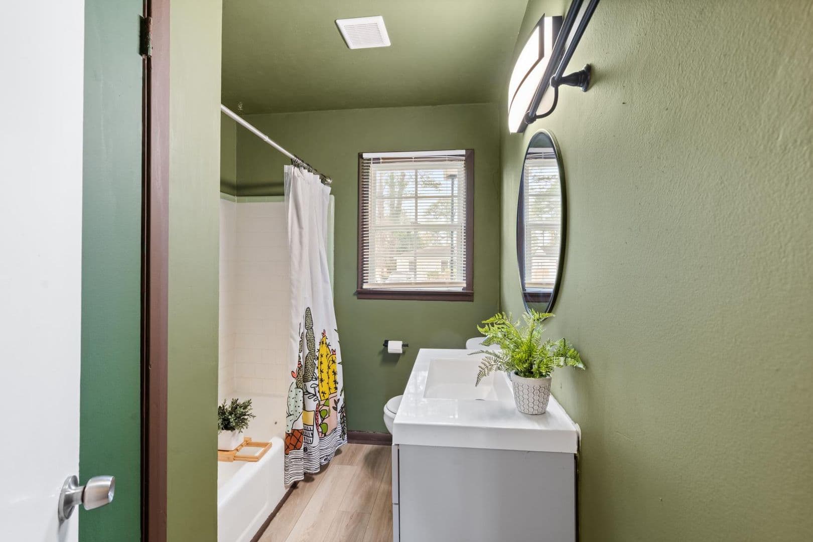 Savannah House: 325 Manor Drive