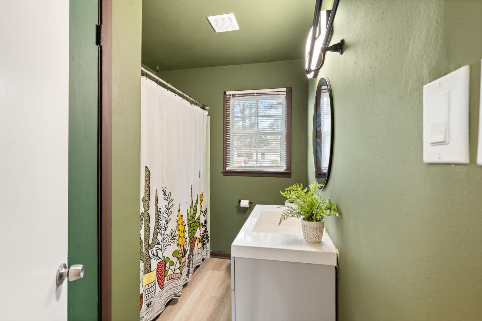 Savannah House: 325 Manor Drive