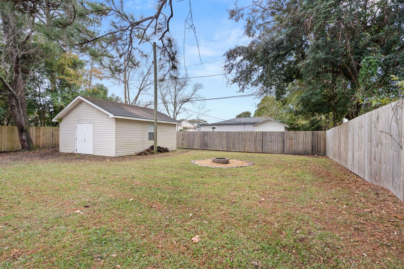 Savannah House: 325 Manor Drive