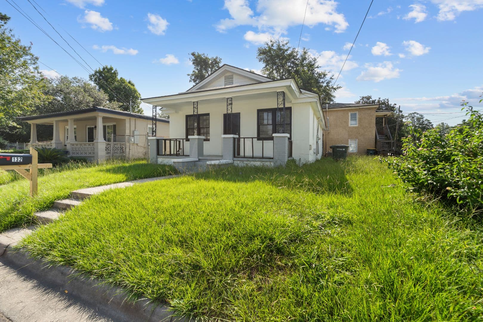 Savannah House: 132 Jenks Street