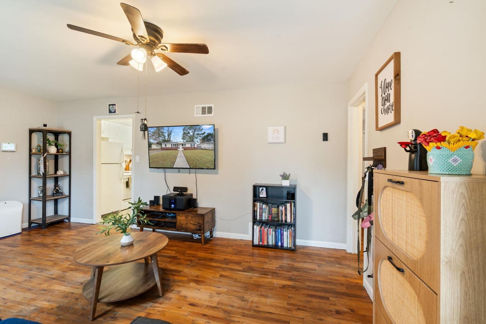 Savannah House: 325 Manor Drive