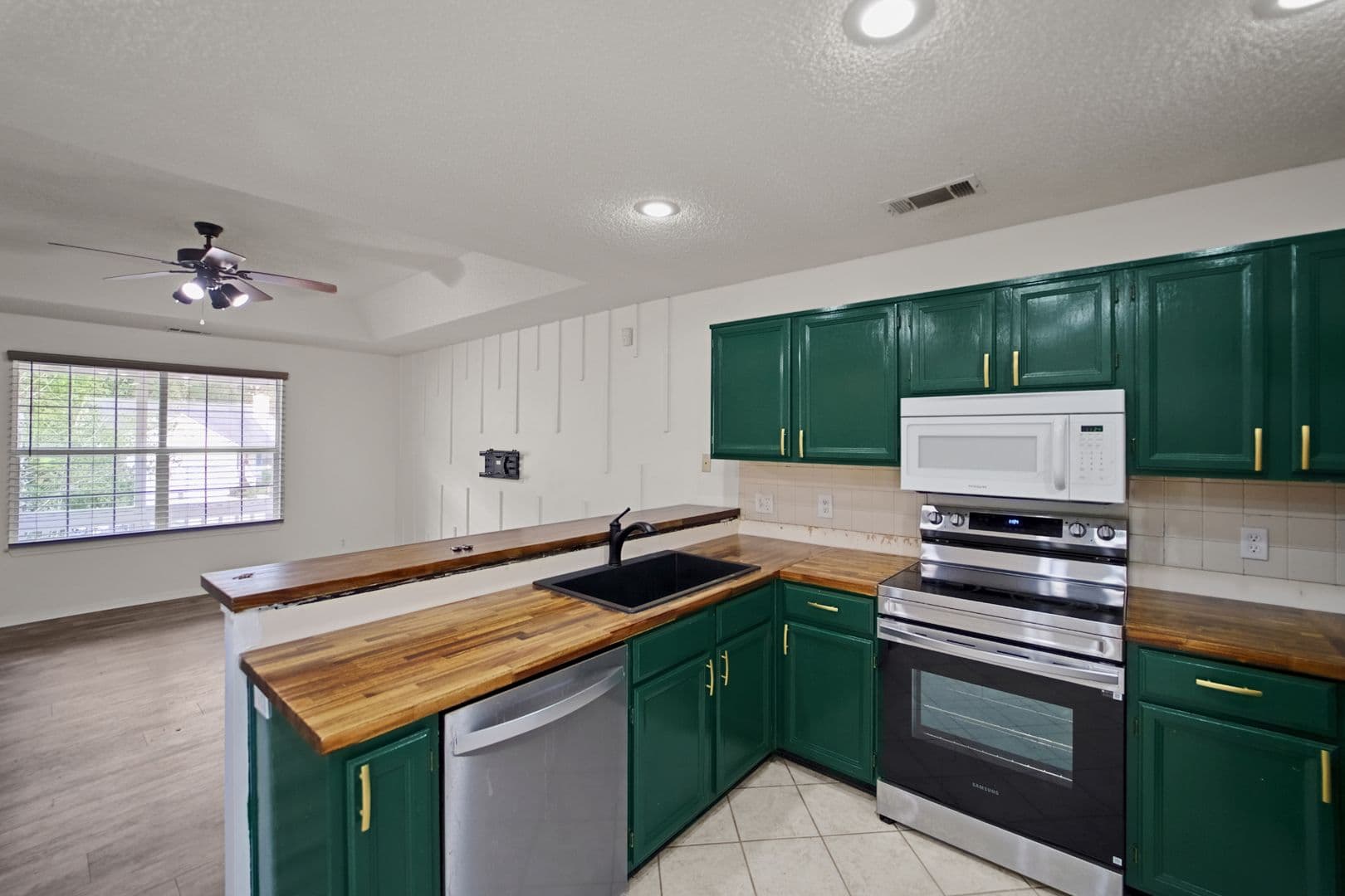 Savannah House: 143 Sugar Mill Circle