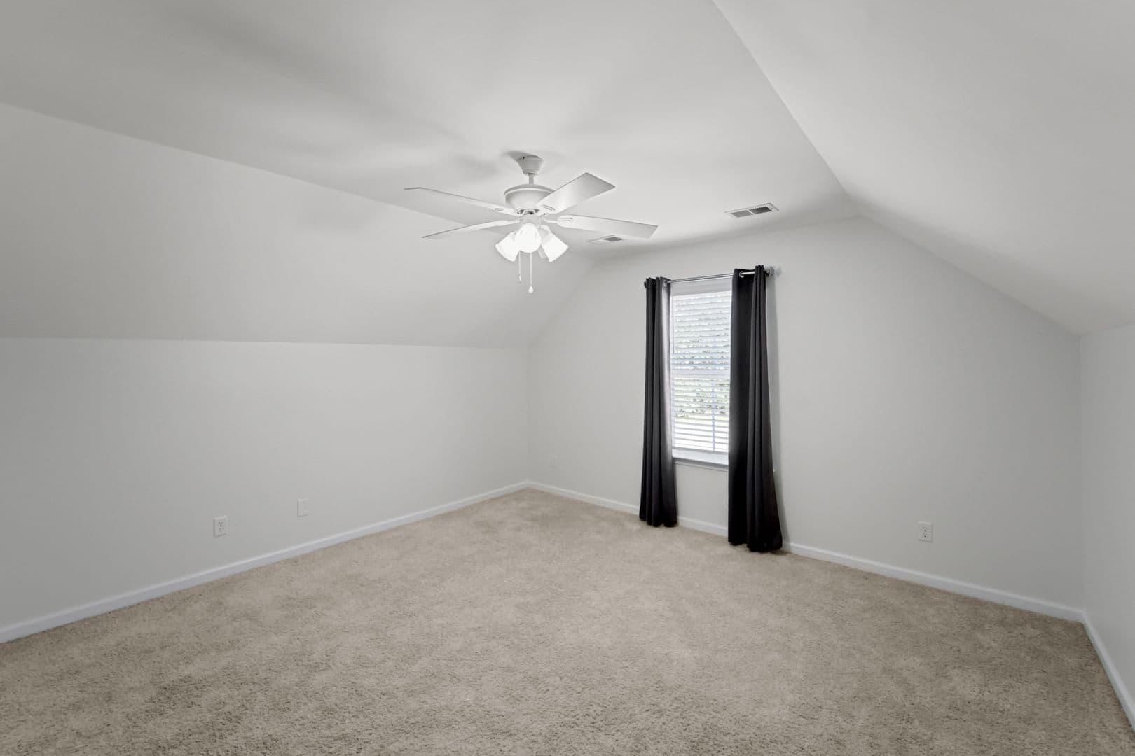 Richmond Hill House: 29 Lawley Ct