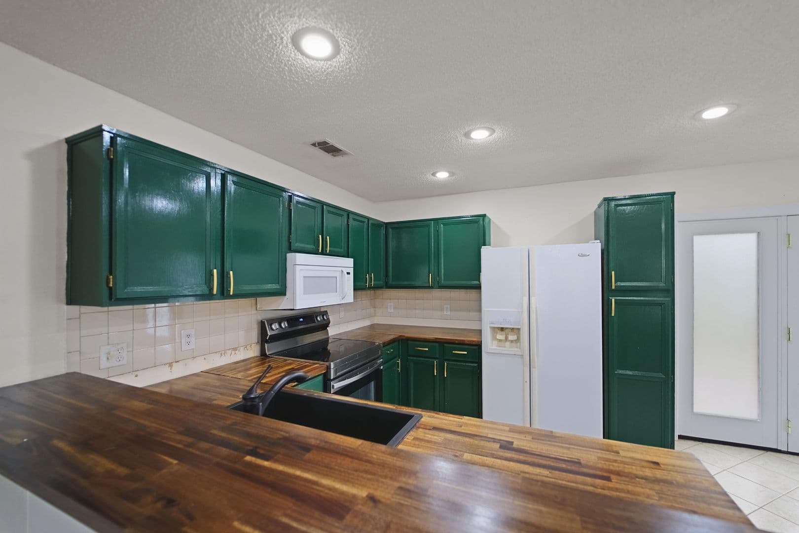 Savannah House: 143 Sugar Mill Circle