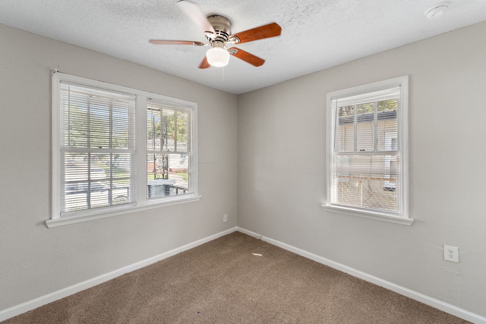 Savannah House: 132 Jenks Street
