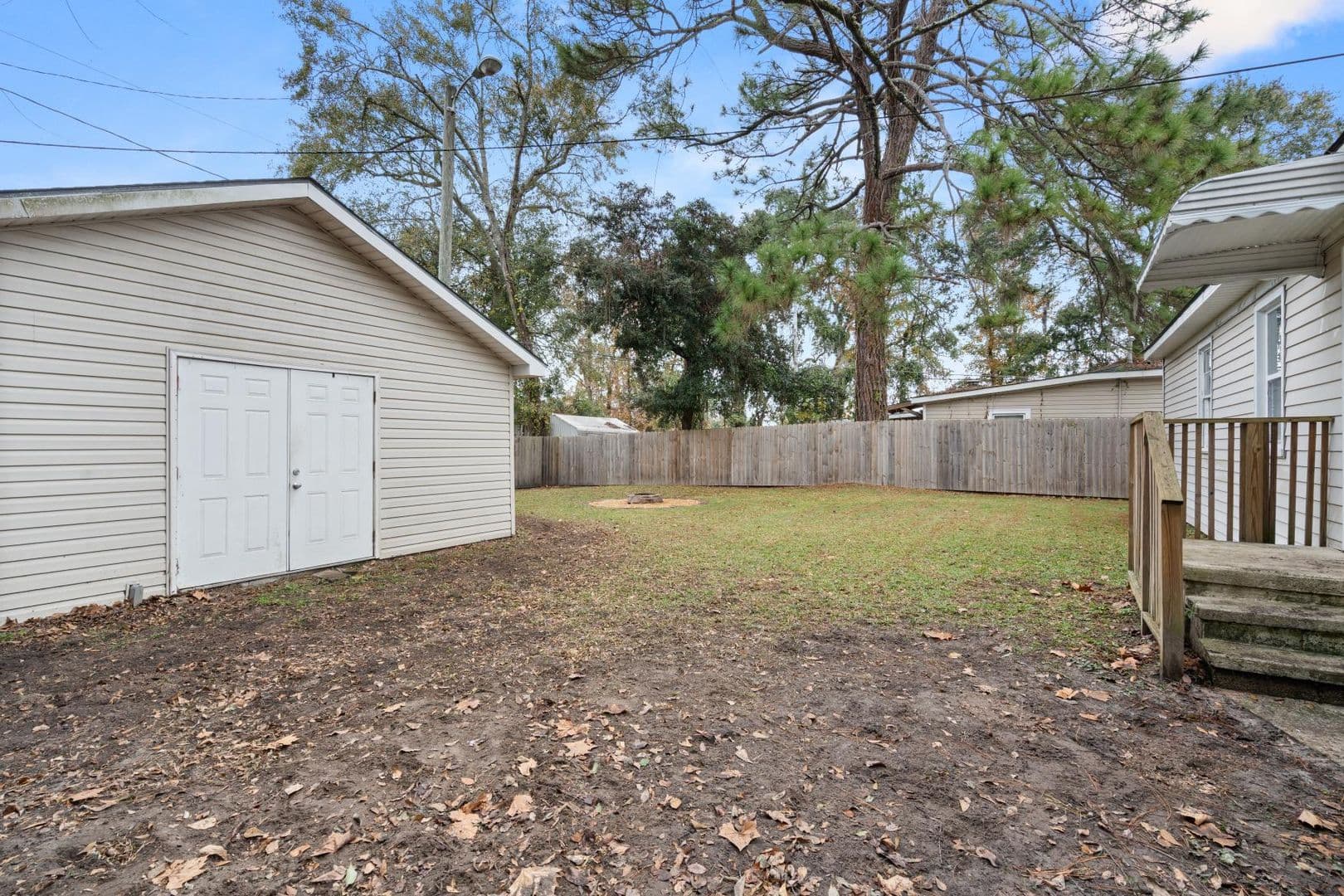 Savannah House: 325 Manor Drive