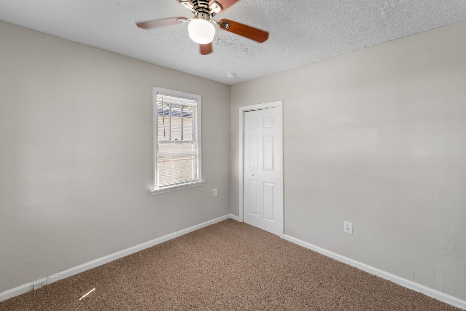 Savannah House: 132 Jenks Street