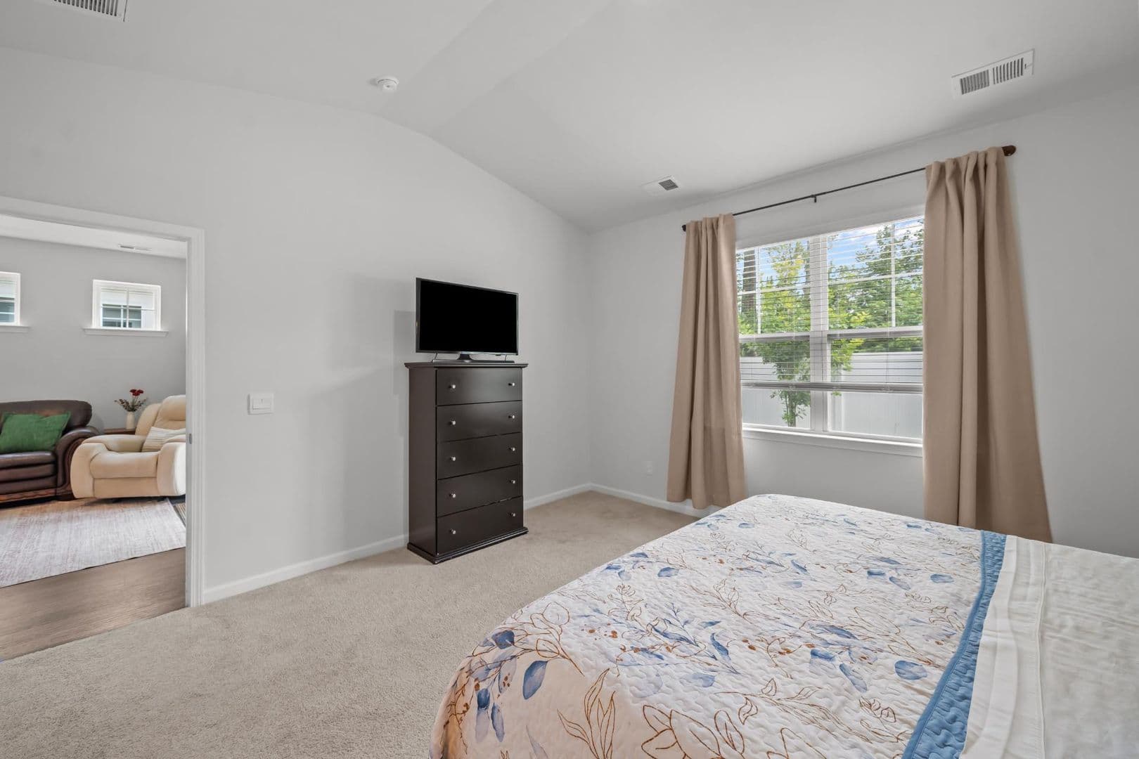Pooler House: 182 Holloway Hill