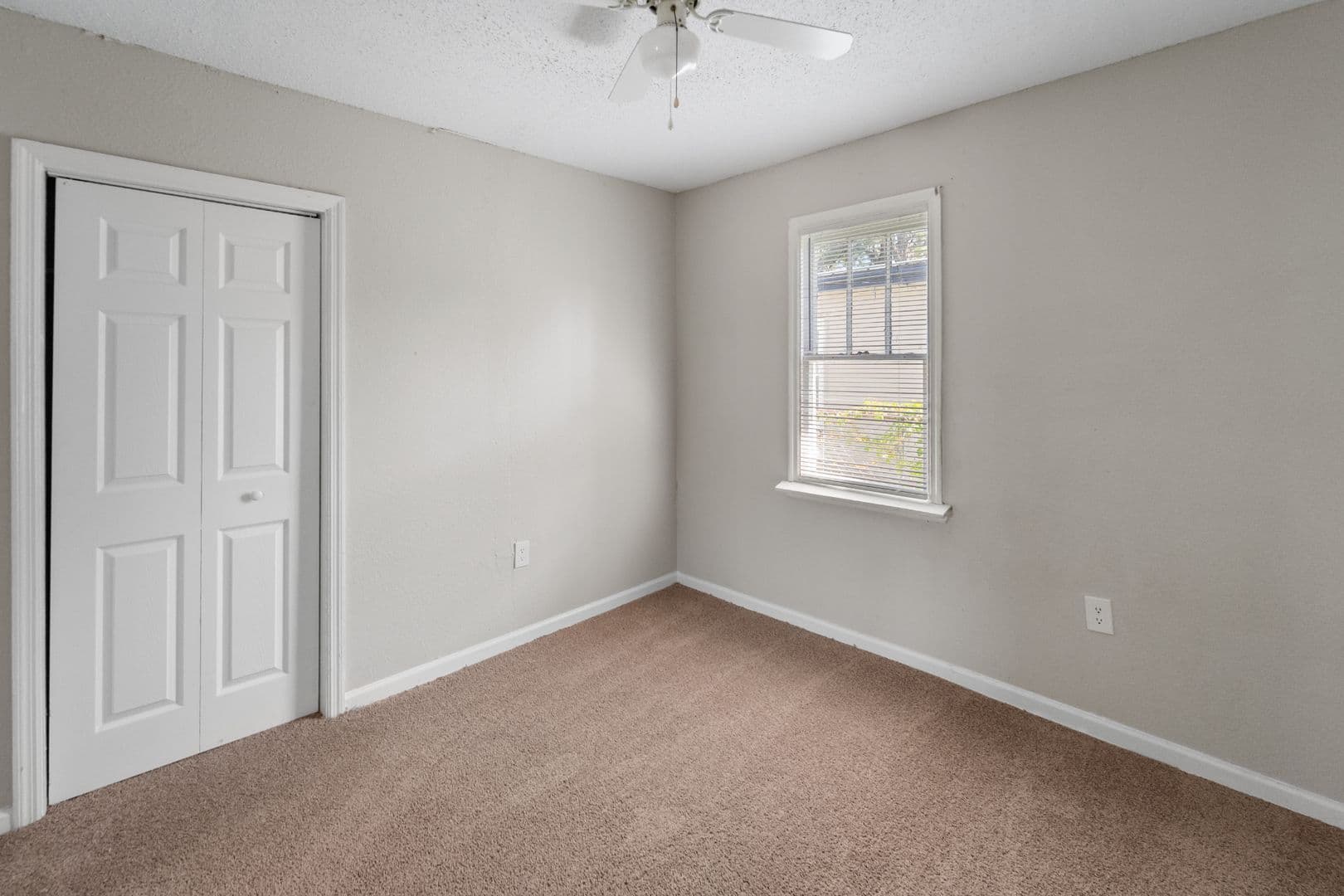 Savannah House: 132 Jenks Street