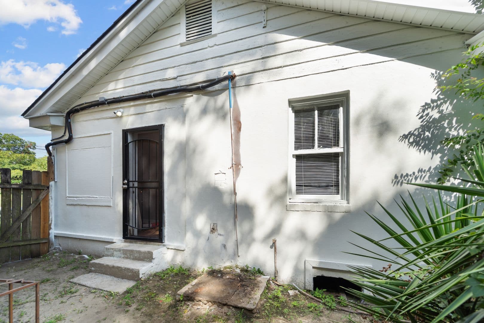 Savannah House: 132 Jenks Street