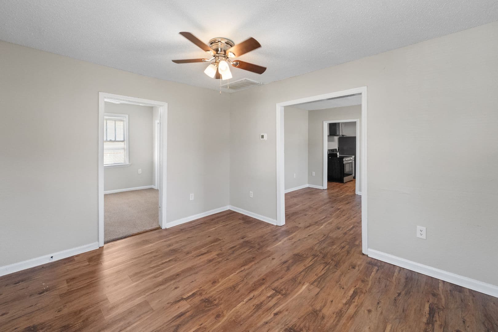 Savannah House: 132 Jenks Street