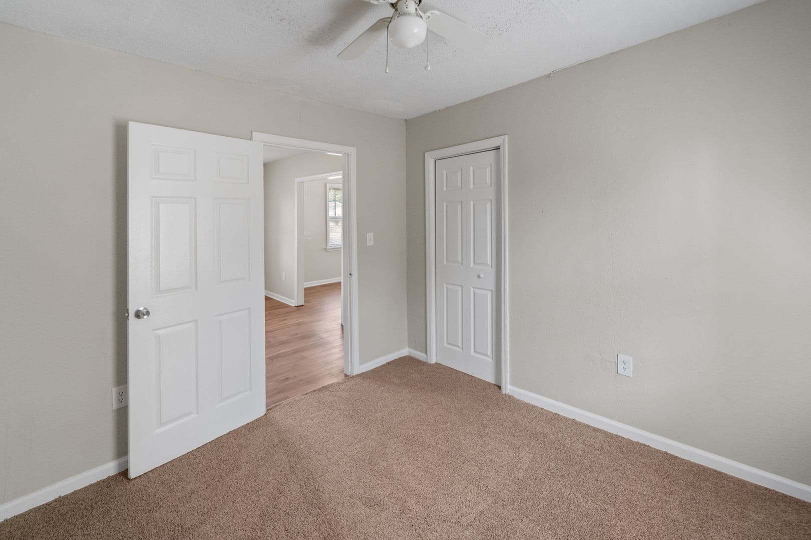 Savannah House: 132 Jenks Street