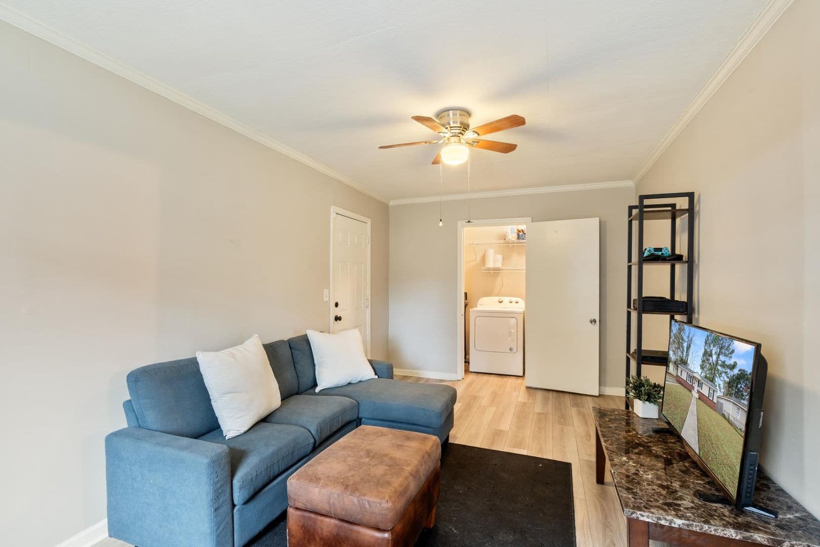 Savannah House: 325 Manor Drive