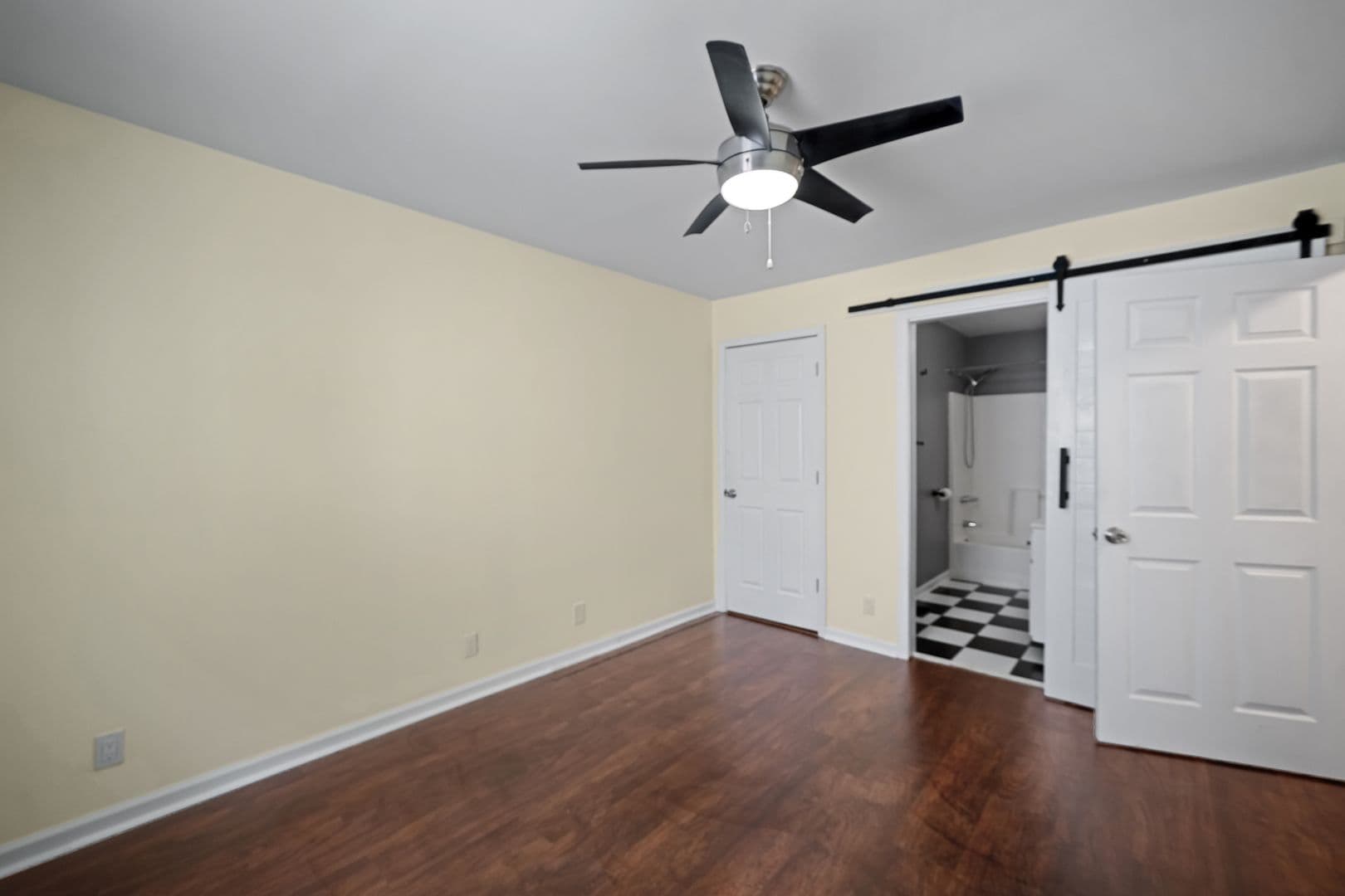 Savannah House: 1224 East Henry Street
