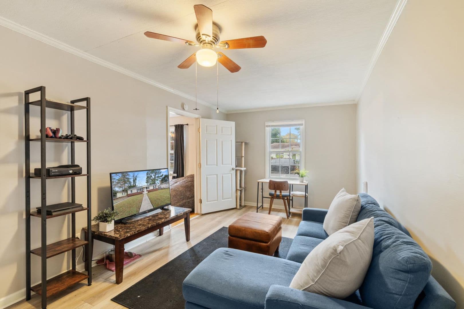 Savannah House: 325 Manor Drive