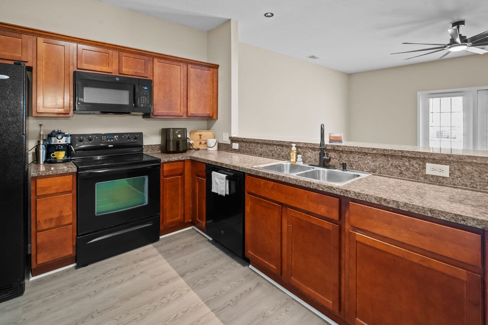 Richmond Hill Townhome: 45 Canyon Oak Loop