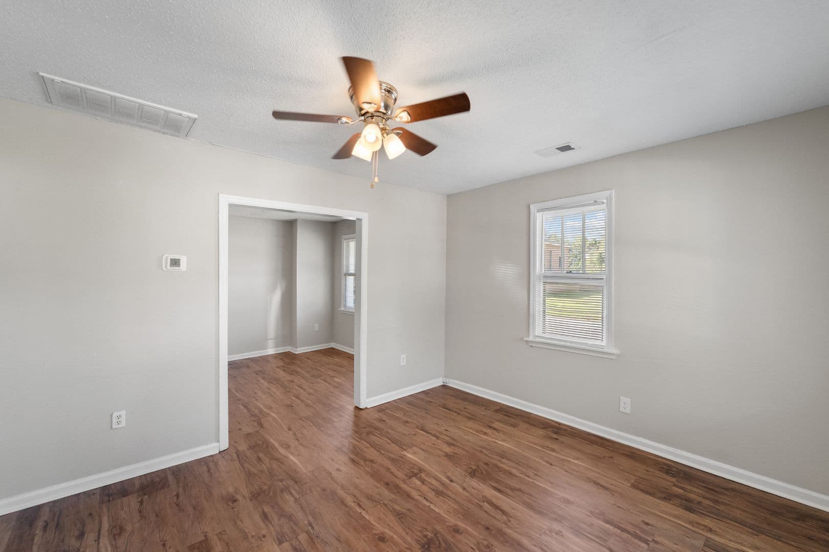 Savannah House: 132 Jenks Street
