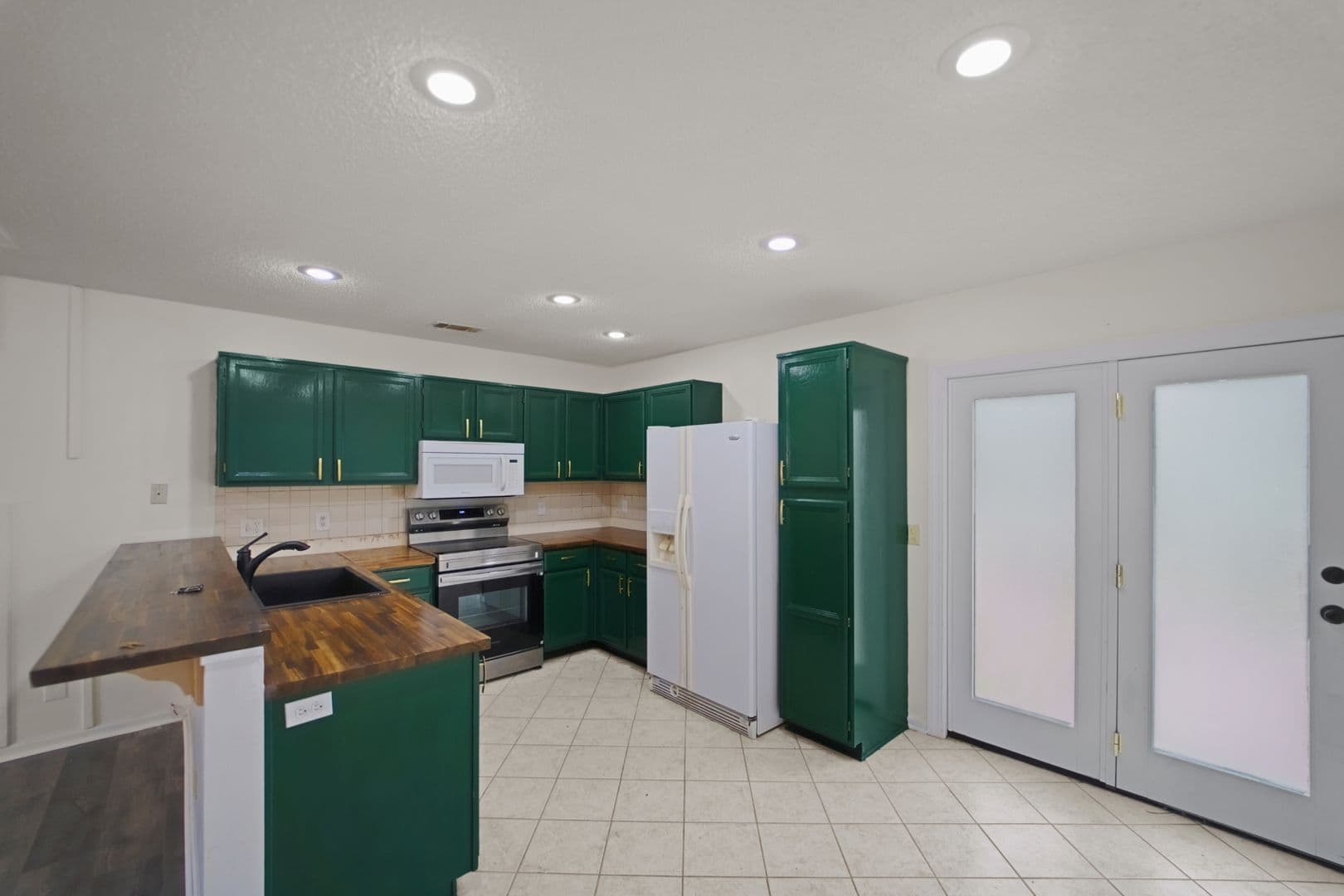 Savannah House: 143 Sugar Mill Circle