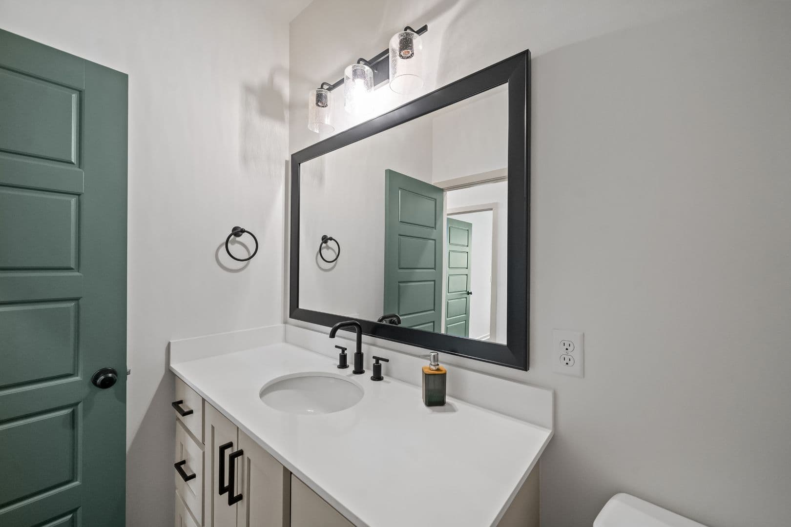 Pembroke House: 145 Waters Circle