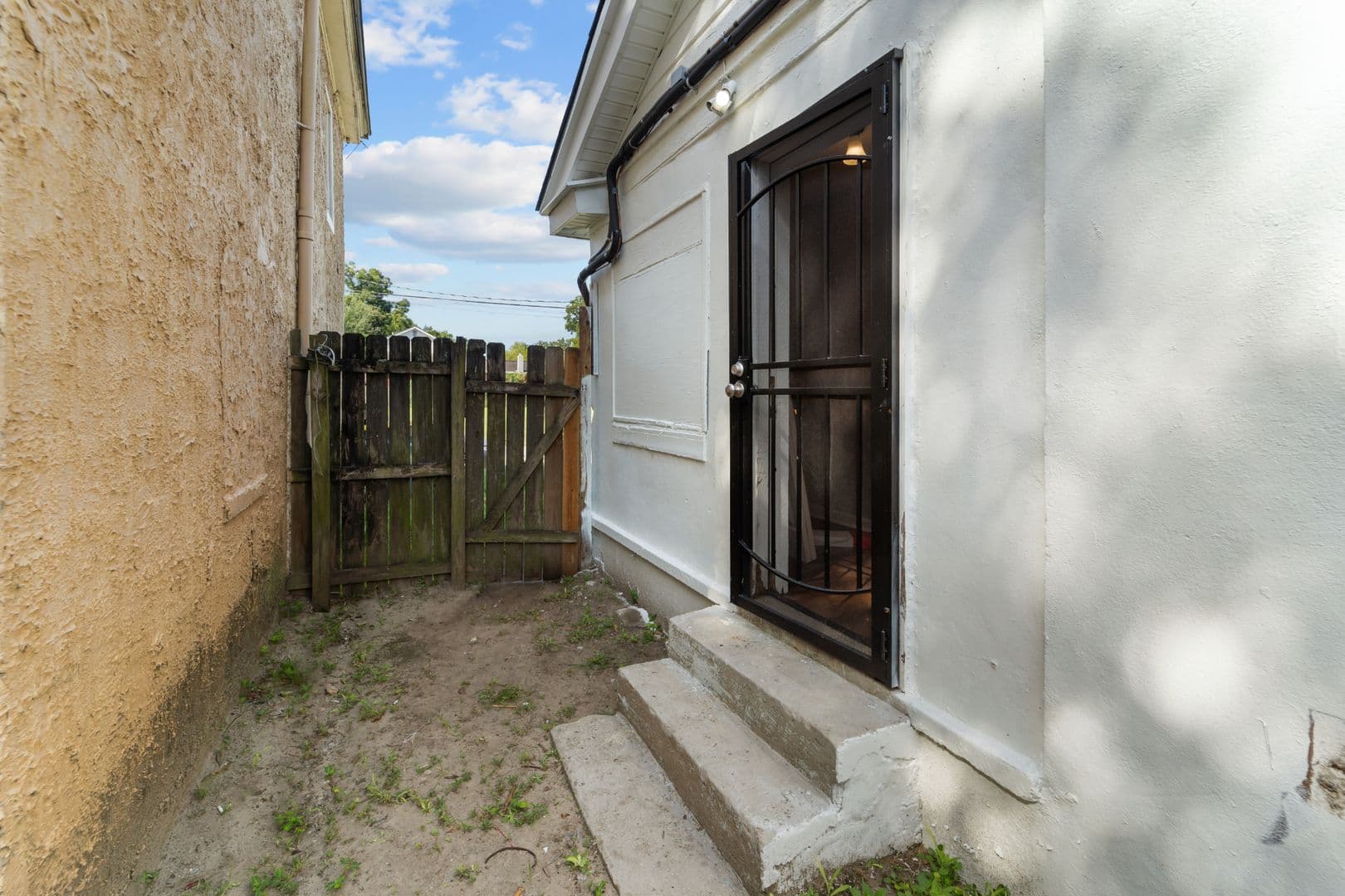 Savannah House: 132 Jenks Street