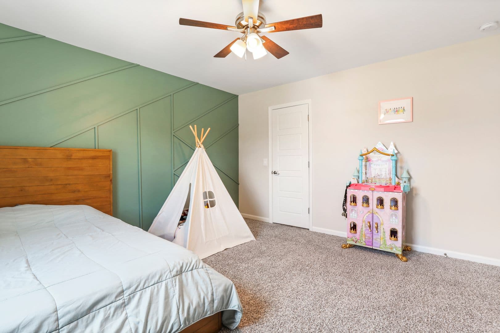 Richmond Hill House: 216 Wexford Drive