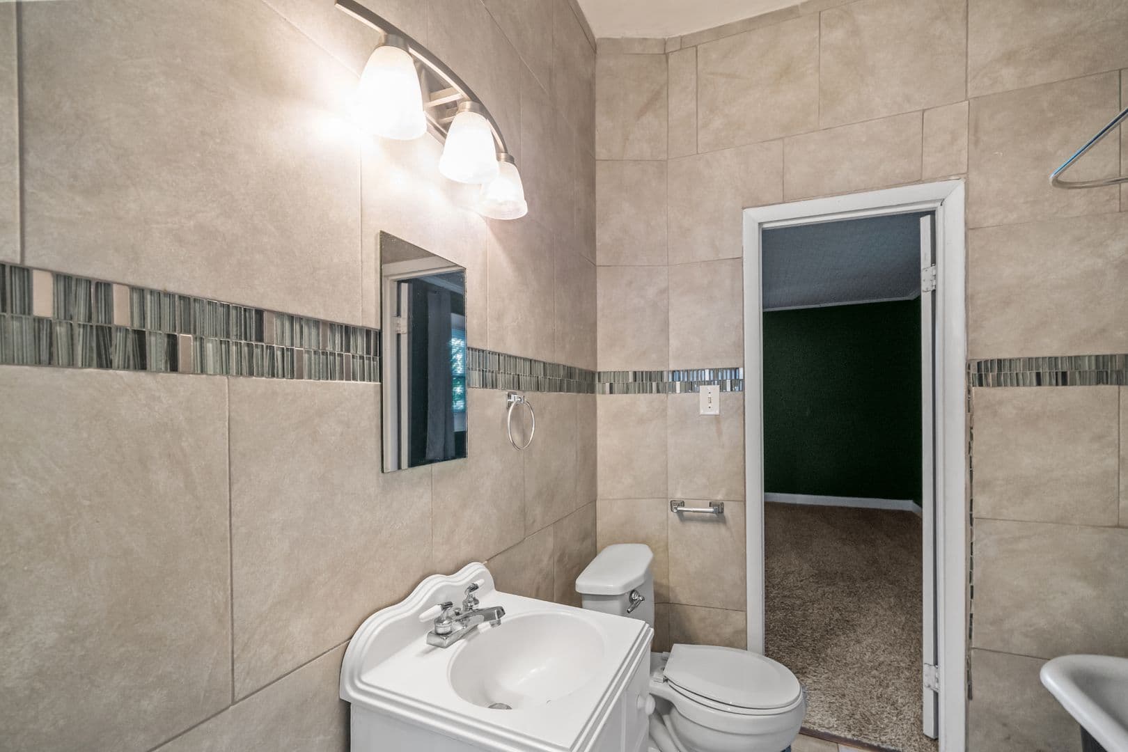 Savannah House: 637 East 39th Street