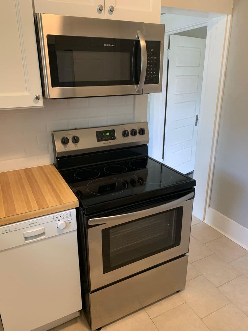 Savannah Apartment: 769 E Duffy Street
