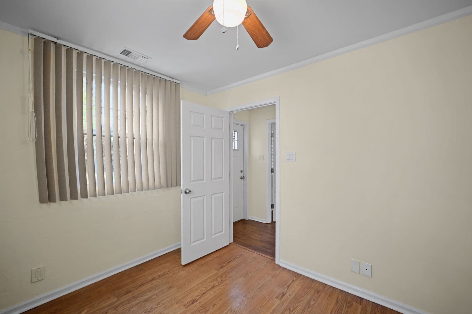 Savannah House: 1224 East Henry Street