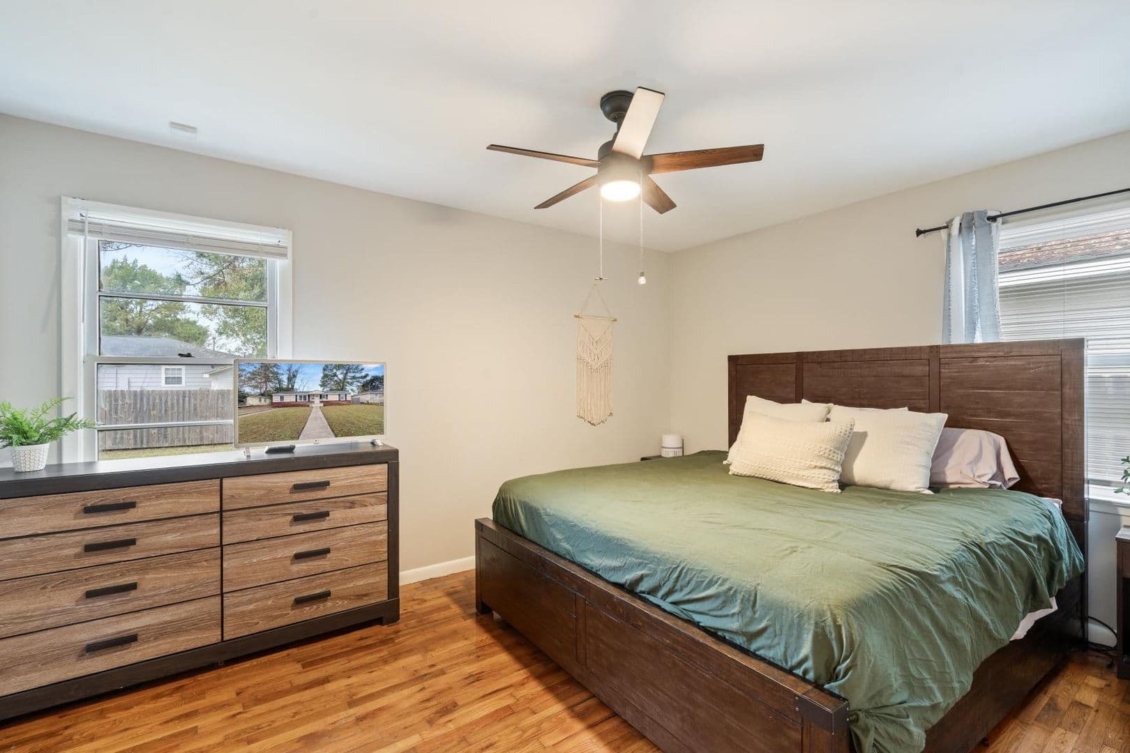 Savannah House: 325 Manor Drive