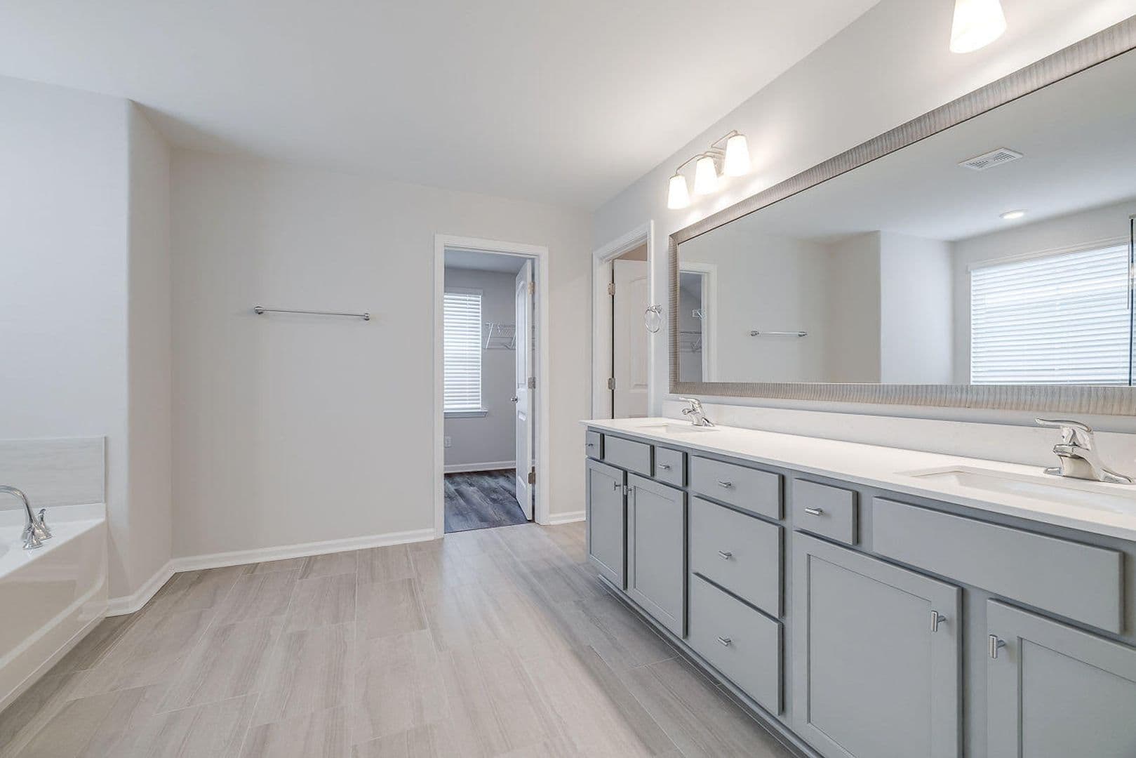 Savannah House: 42 Brookhaven Drive