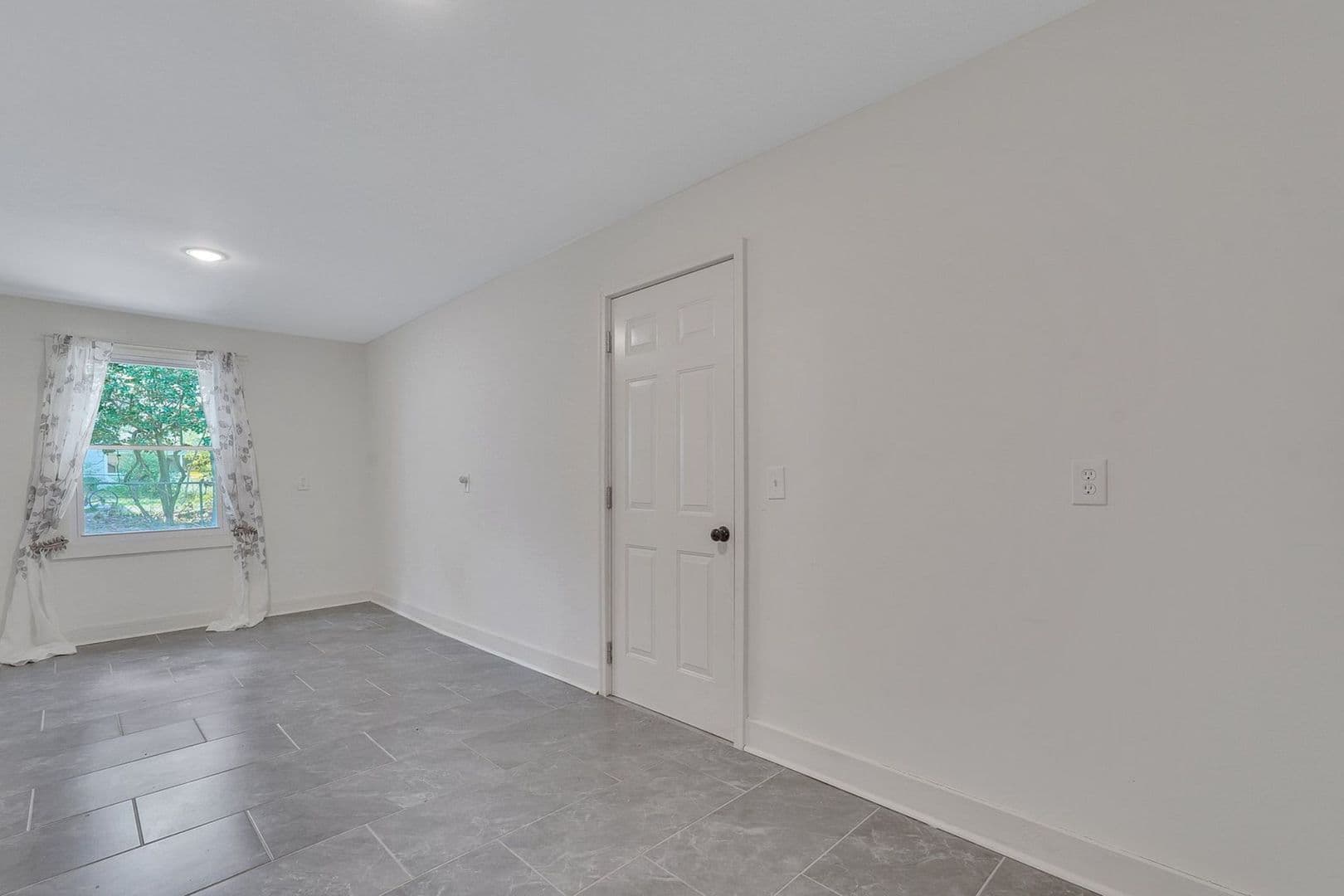 Savannah House: 1620 E 34th Street