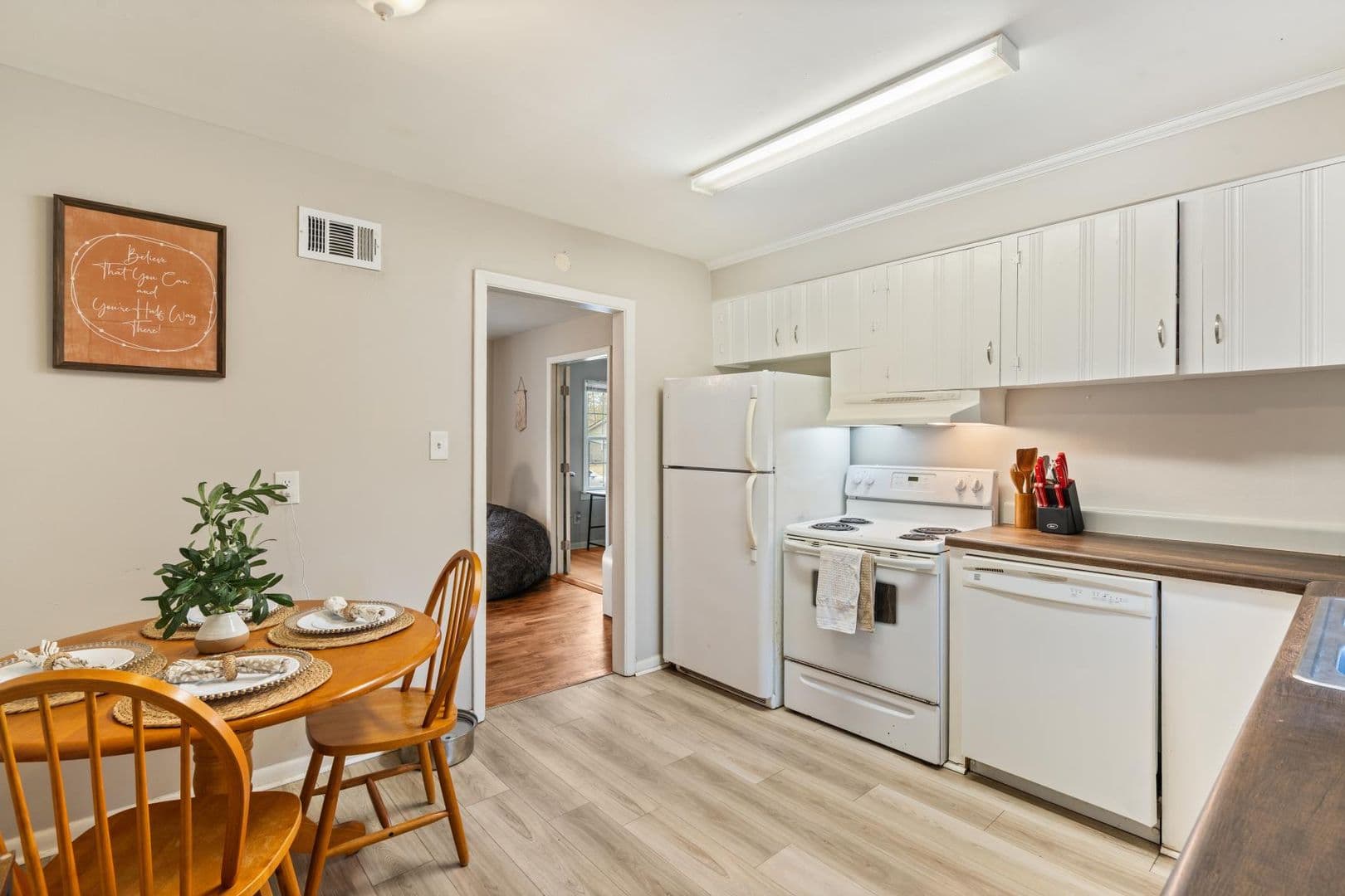 Savannah House: 325 Manor Drive