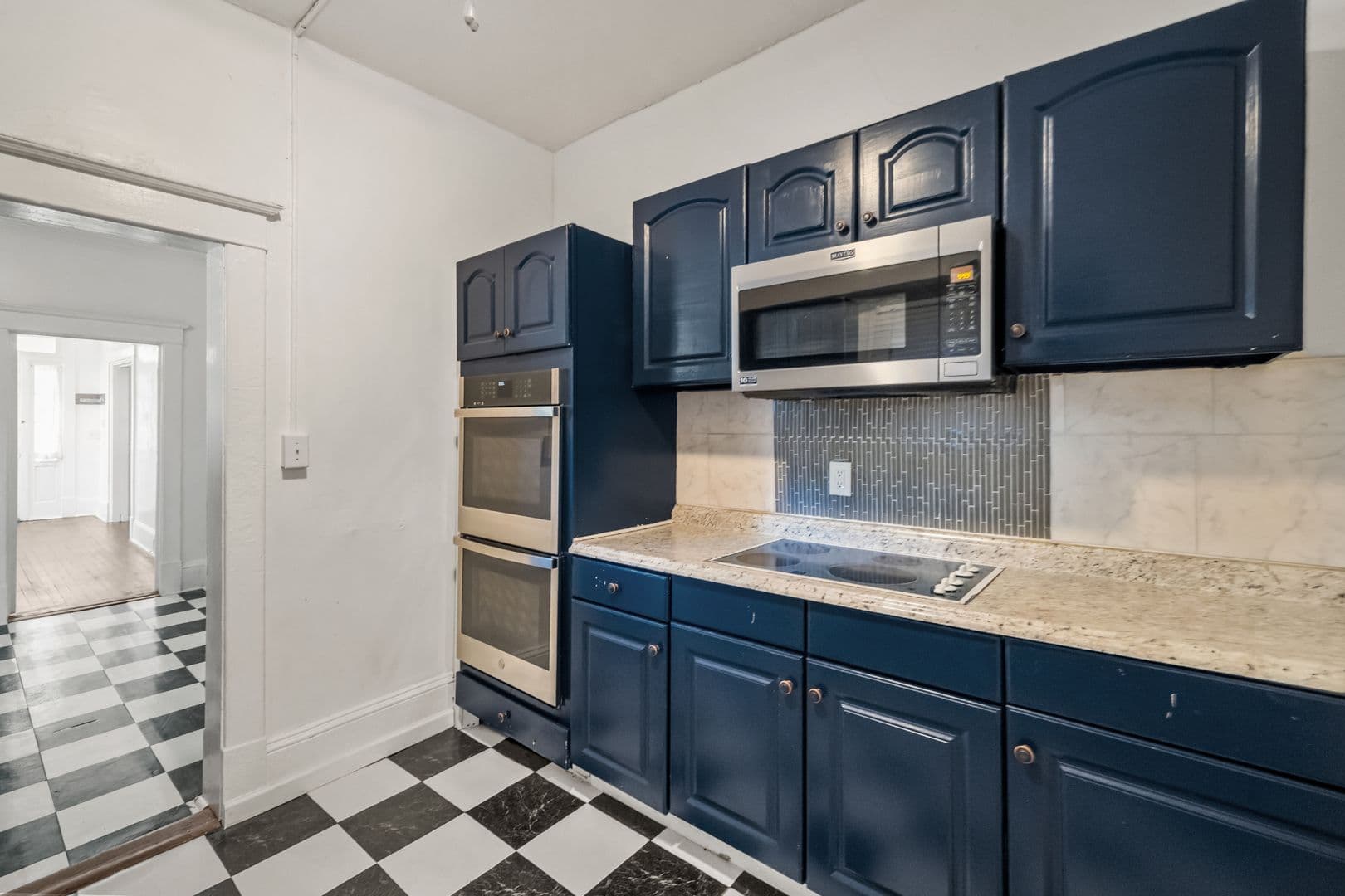 Savannah House: 637 East 39th Street