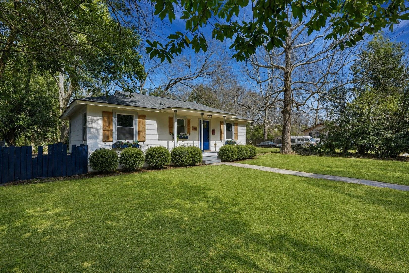 Savannah House: 1620 E 34th Street