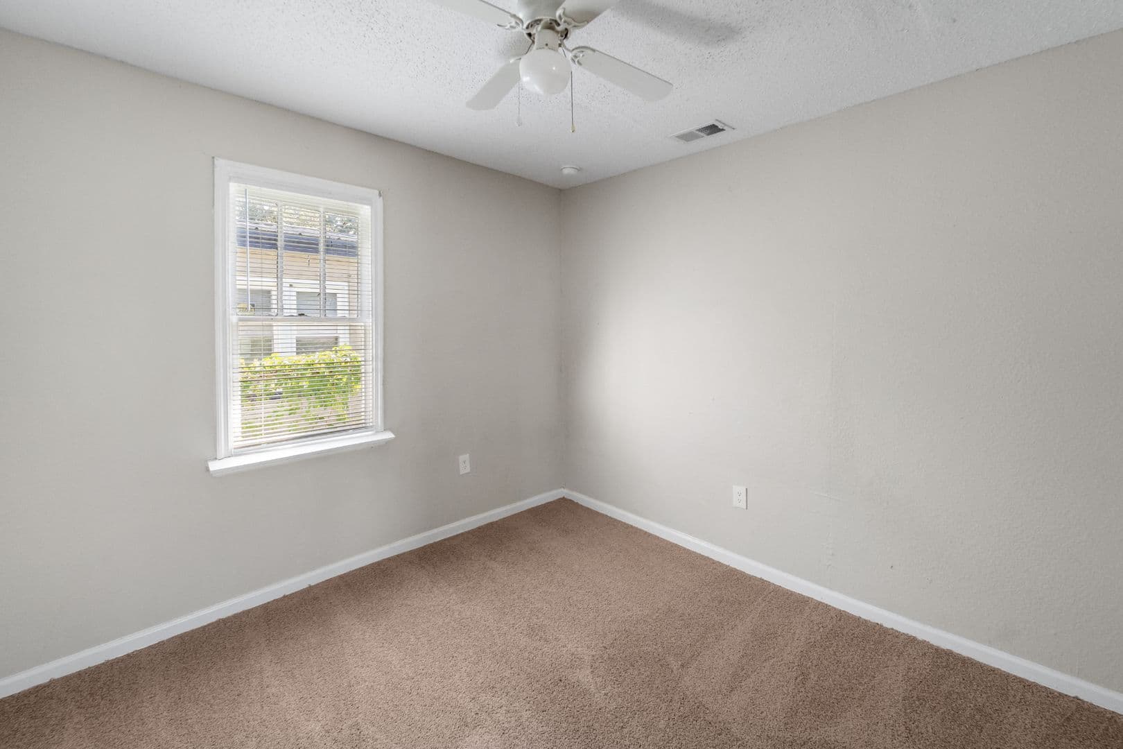 Savannah House: 132 Jenks Street