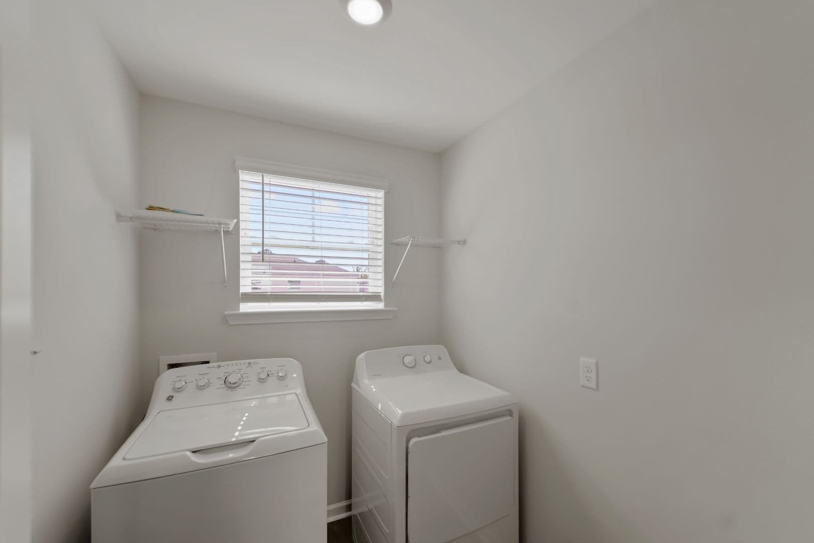 Savannah House: 207 Flagler Drive