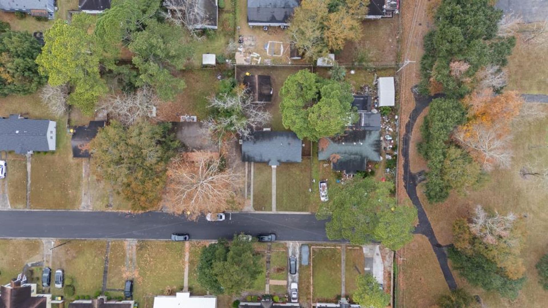 Savannah House: 325 Manor Drive