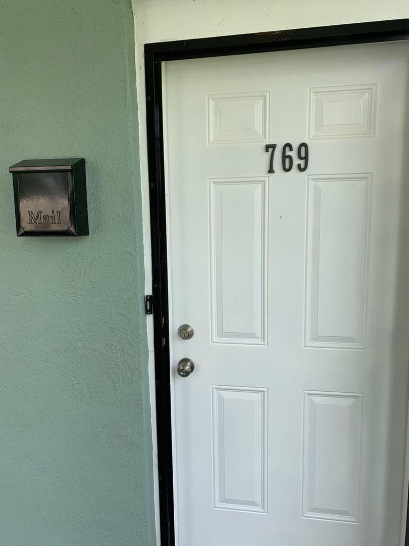 Savannah Apartment: 769 E Duffy Street