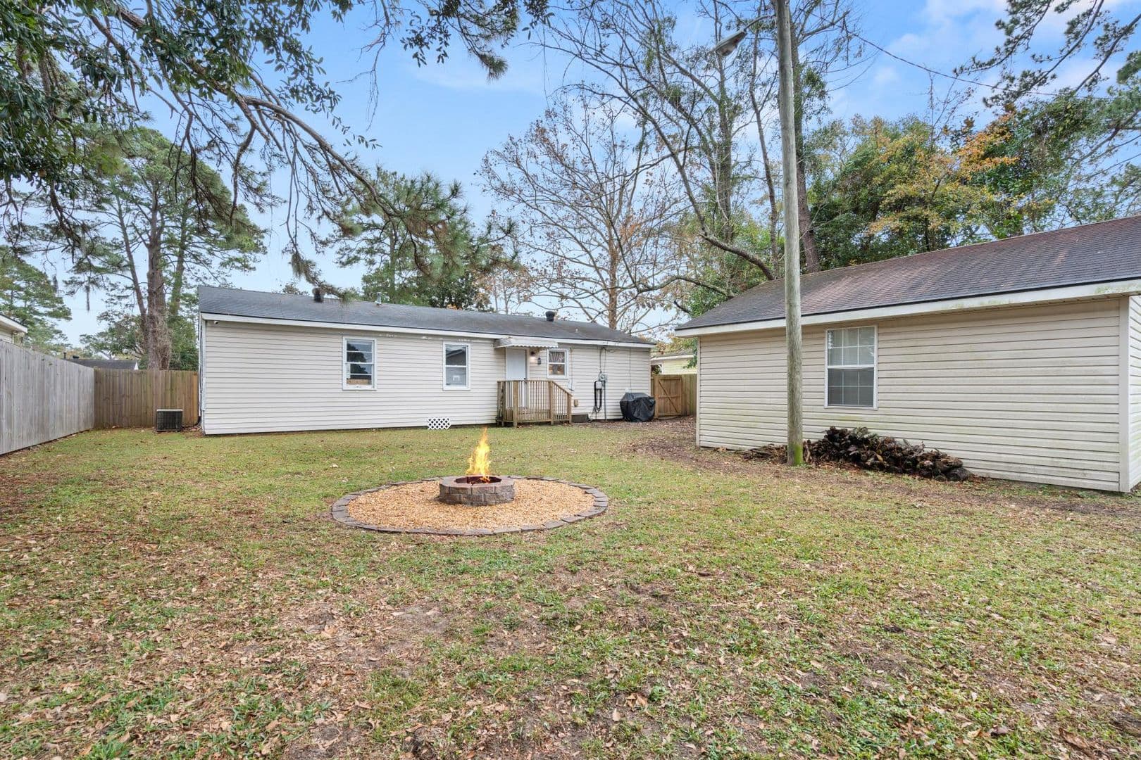 Savannah House: 325 Manor Drive