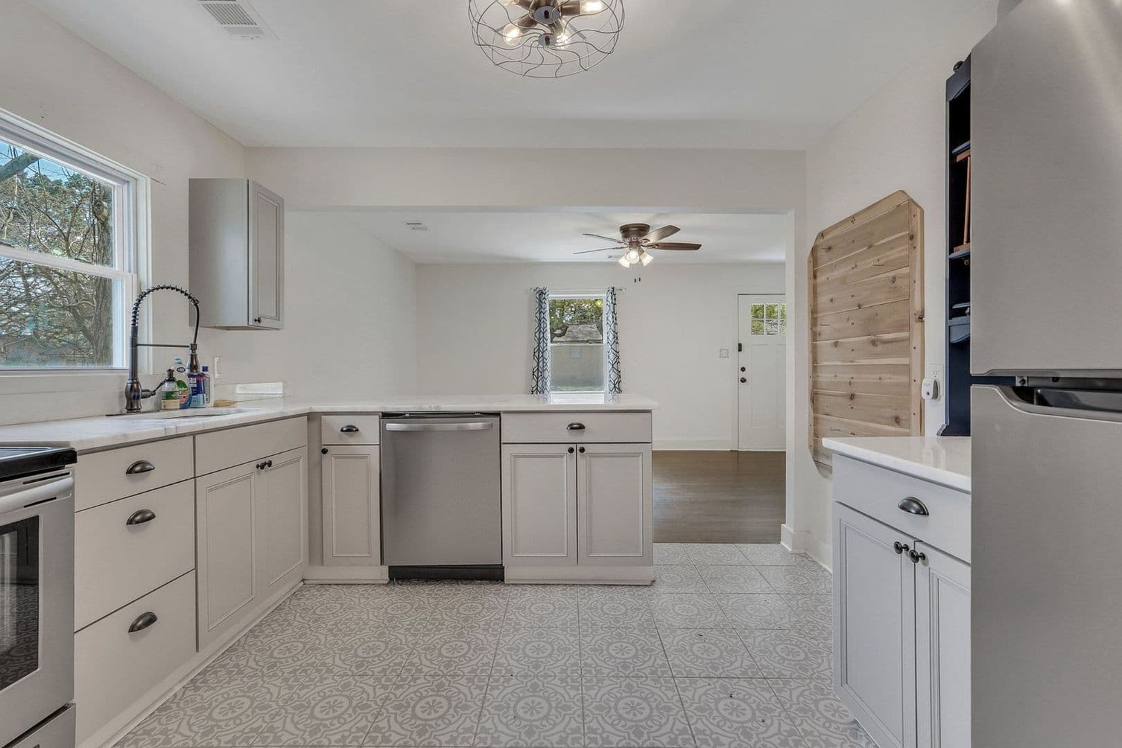 Savannah House: 1620 E 34th Street