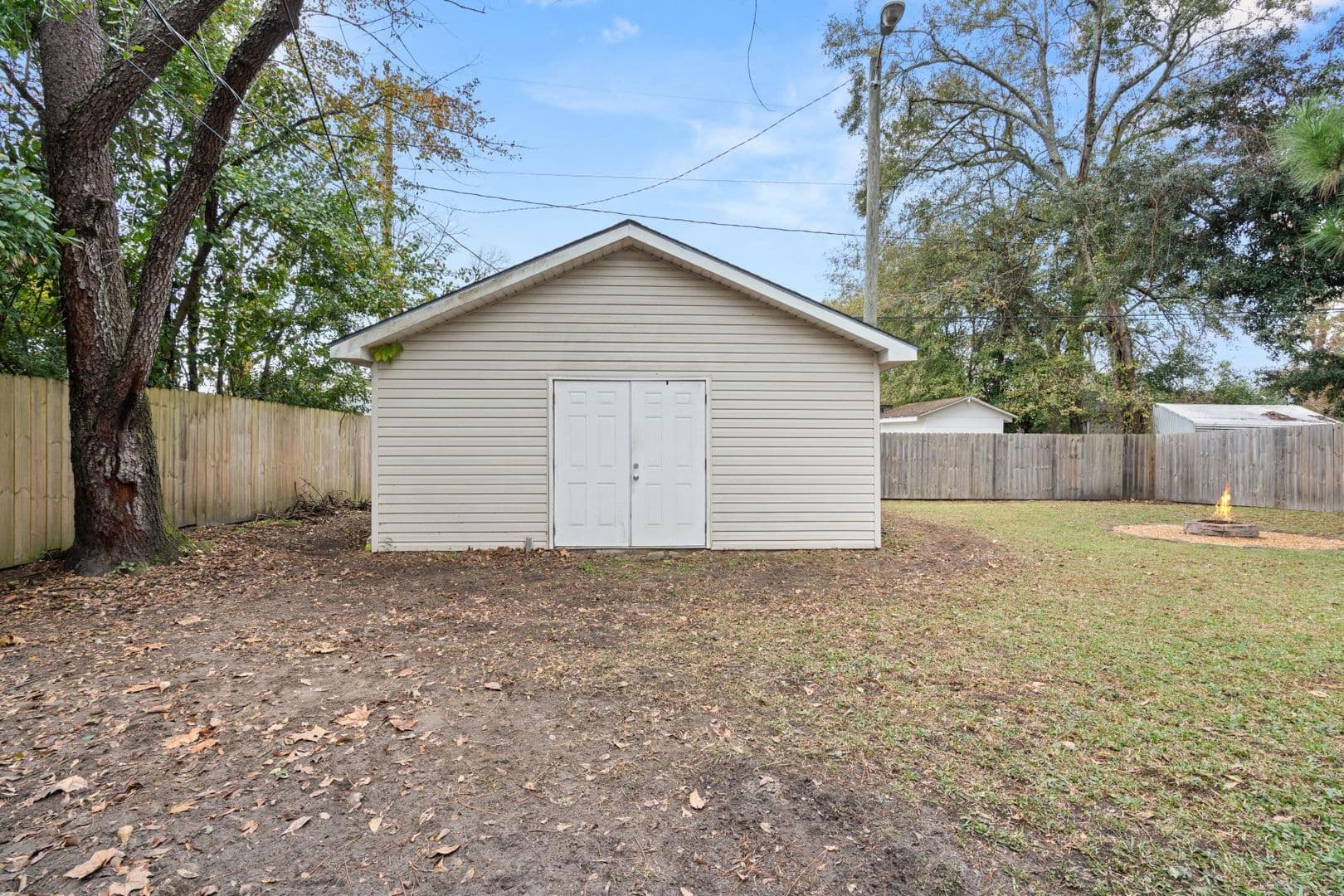 Savannah House: 325 Manor Drive