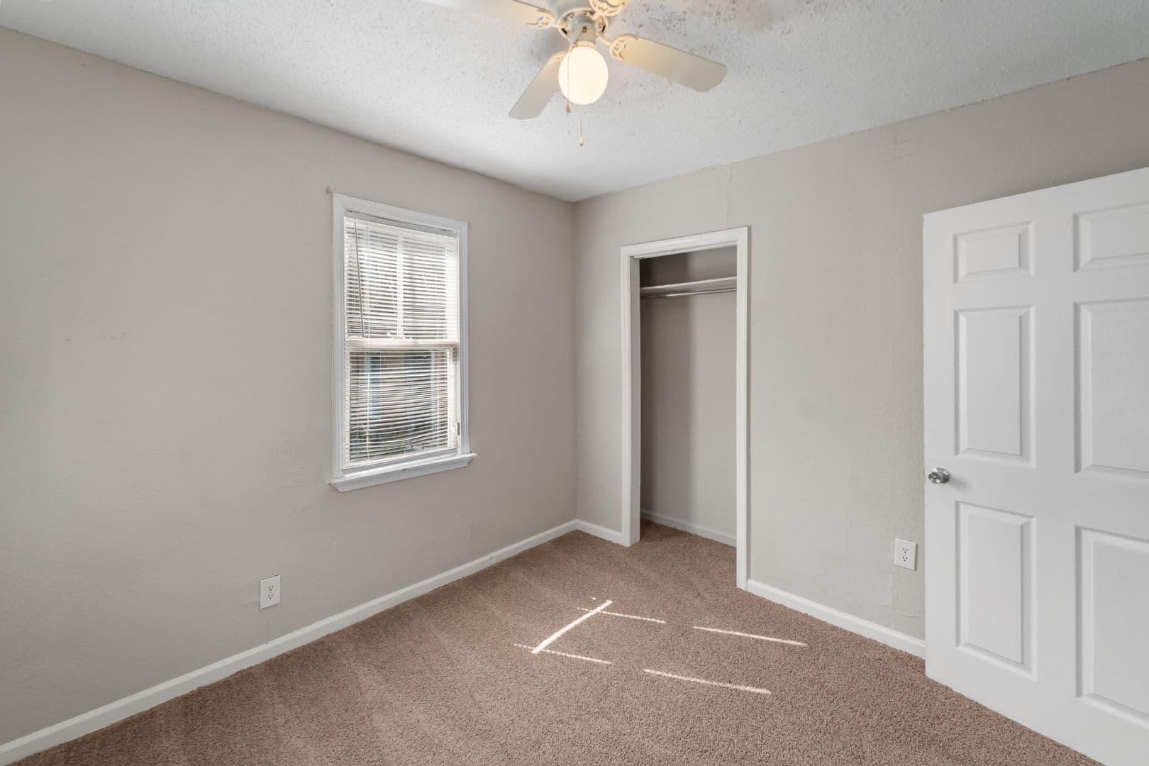 Savannah House: 132 Jenks Street