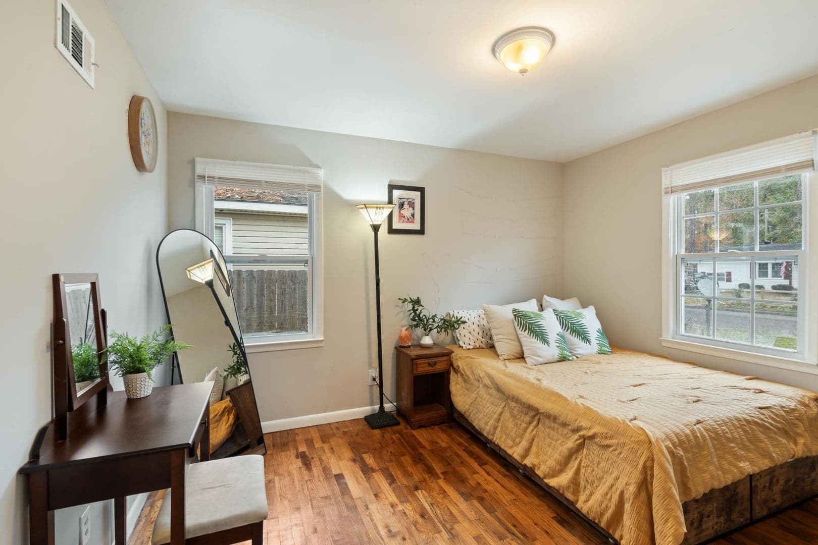 Savannah House: 325 Manor Drive