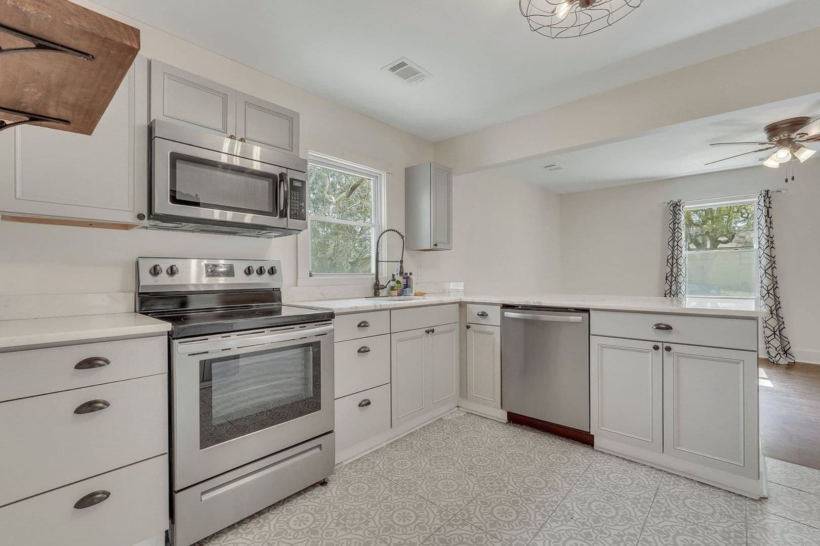 Savannah House: 1620 E 34th Street