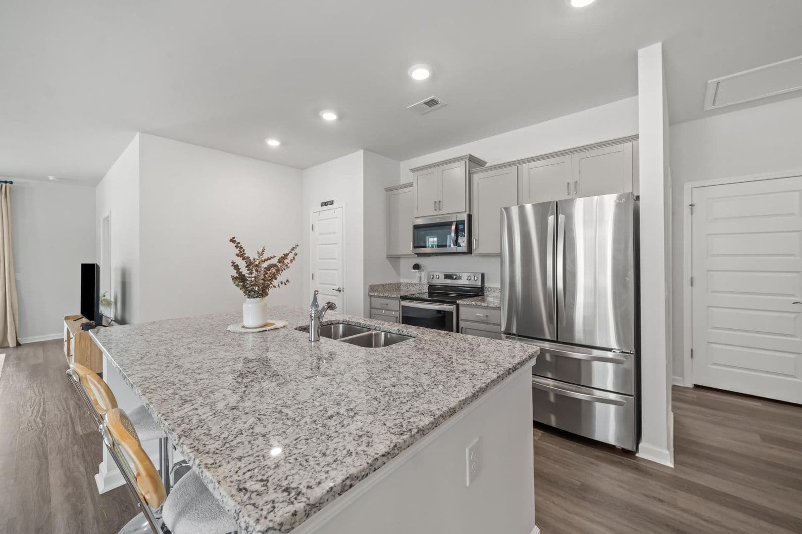 Pooler House: 182 Holloway Hill
