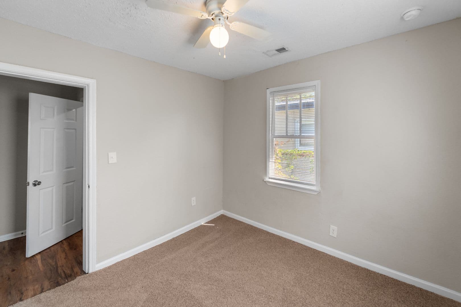 Savannah House: 132 Jenks Street