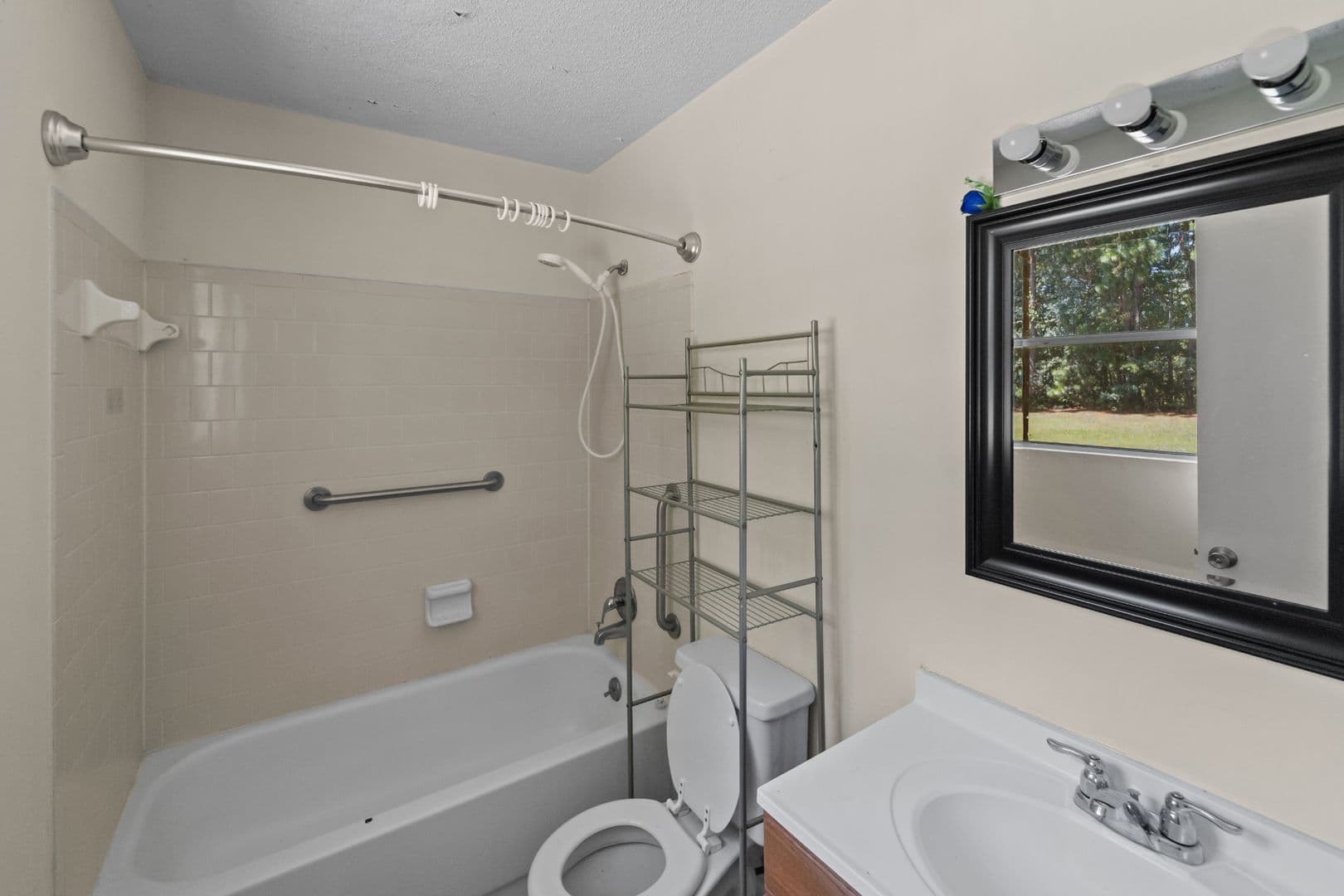 Hinesville House: 234 Deerwood Drive