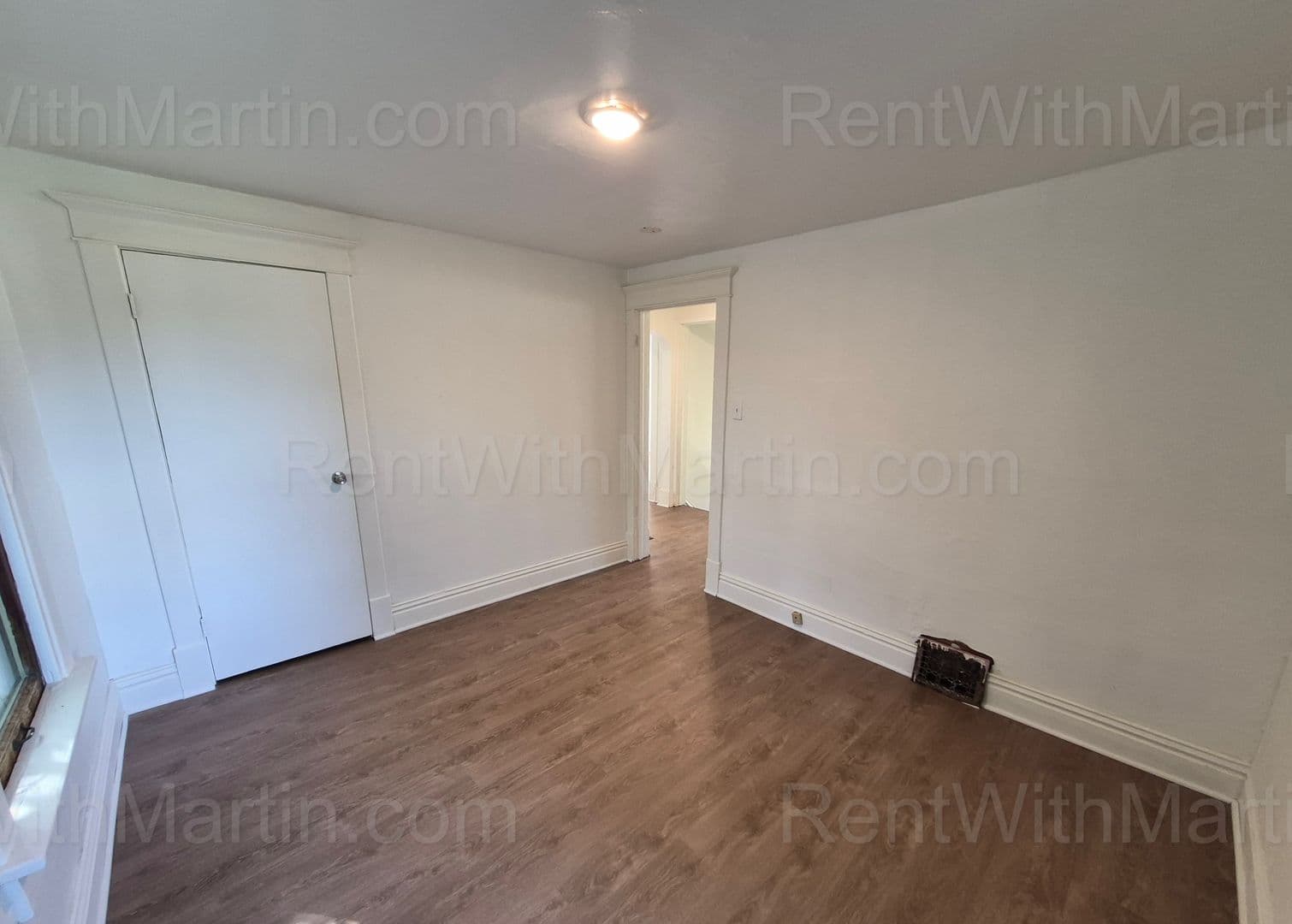 Waterloo House: 824 Logan Ave