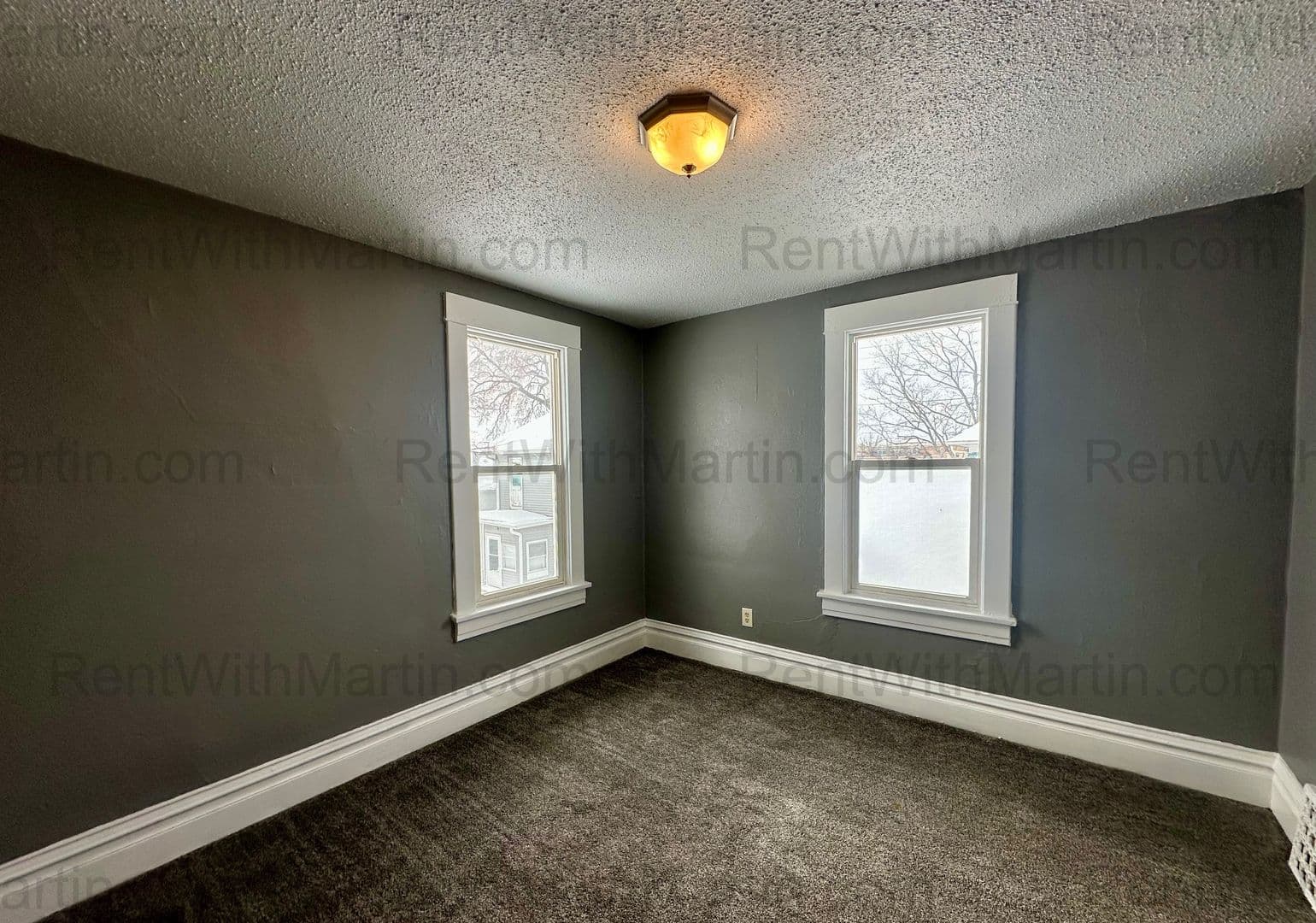 Waterloo Apartment: 910 Mulberry St